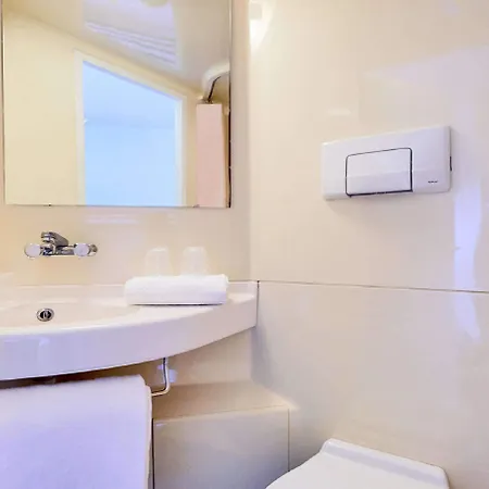 东南锡艾瑟普瑞米尔经典酒店 酒店 埃塞·莱斯·南锡